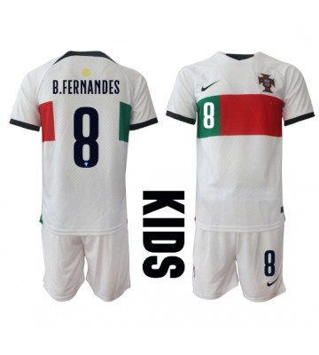 Portugal Bruno Fernandes #8 Replika Babytøj Udebanesæt Børn VM 2022 Kortærmet (+ Korte bukser)